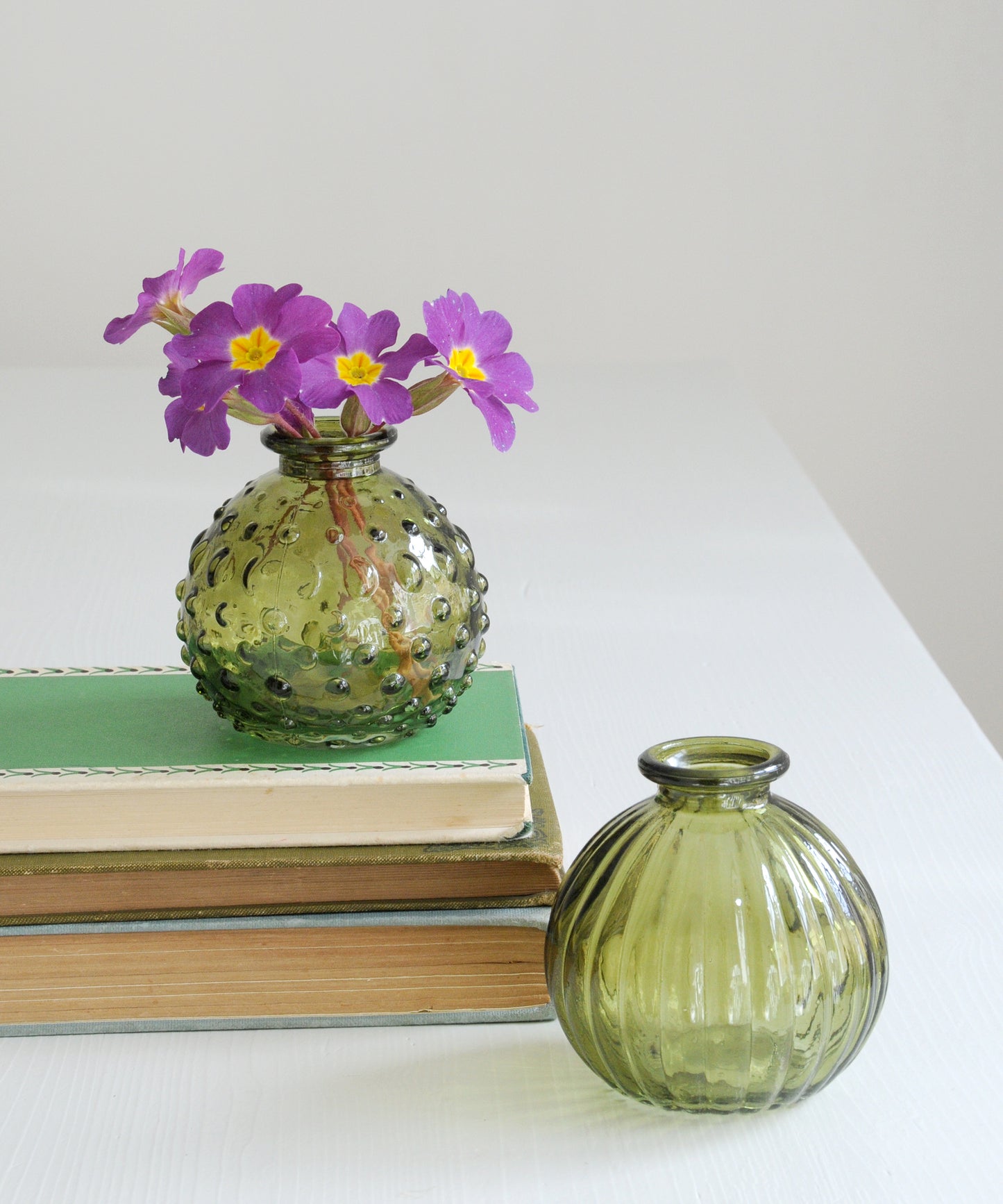 Round Glass Vase - Moss Green
