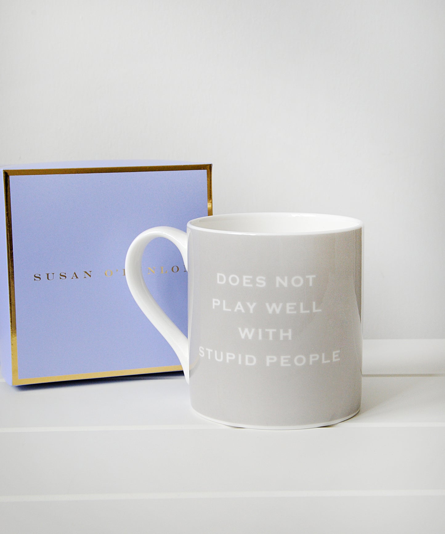 'Does not play well with stupid people' - Susan O'Hanlon Mug