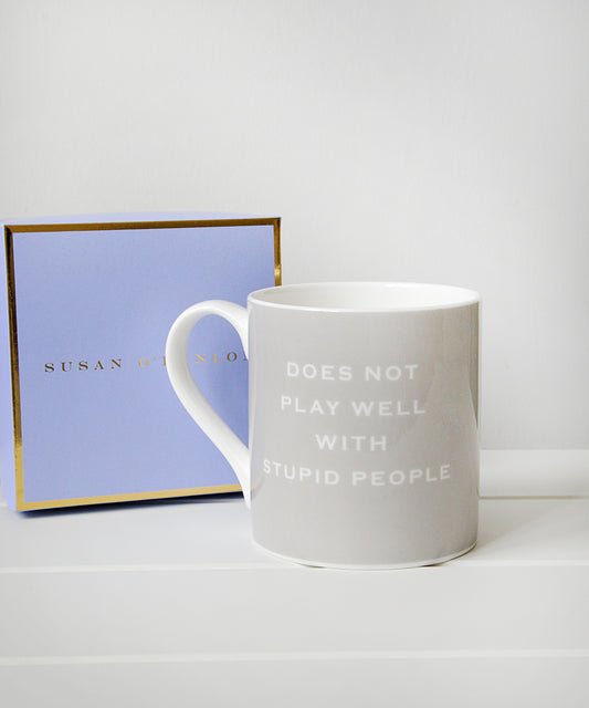 'Does not play well with stupid people' - Susan O'Hanlon Mug