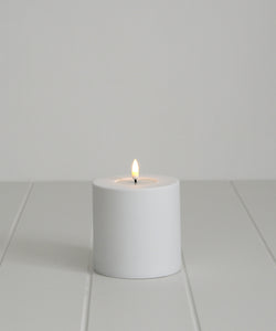 Small outdoor battery candle
